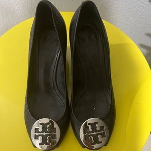 Tory ladies Black size 6.5 shoes.